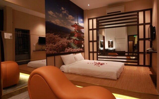 Lotus Hotel - The Cupid Room