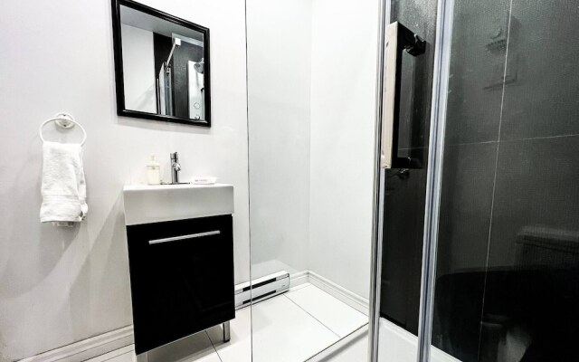 Hip Townhome With Garage Dt Mtl