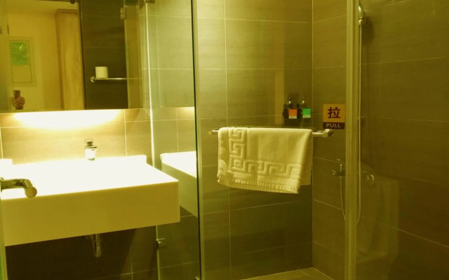 Travel Light Hotel