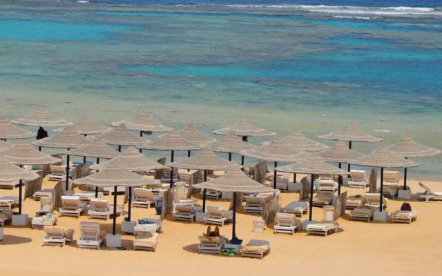 Sirena Beach Resort  Spa