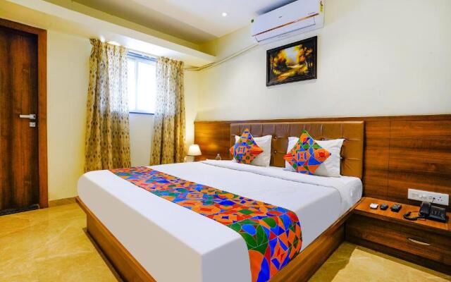 Townhouse OAK Hotel Chaitanya Executive