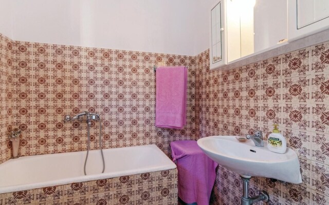 Stunning Home in Modric With 3 Bedrooms and Wifi