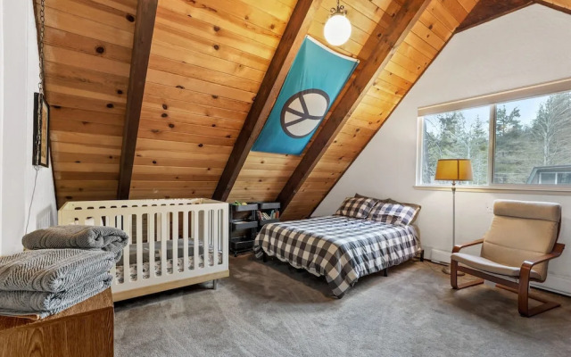 Christmas Valley Chalet Tahoe Adventure Awaits!