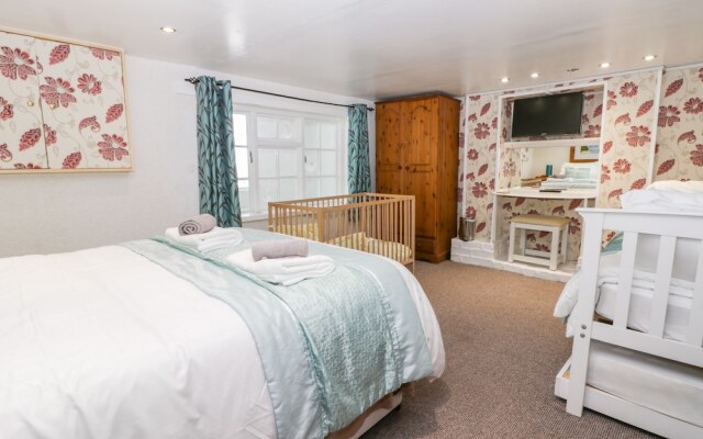 Sail Lodge