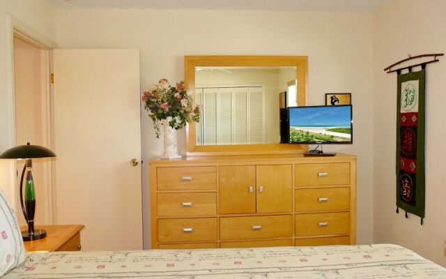 Pet-friendly Home With Southern Exposure and Pool