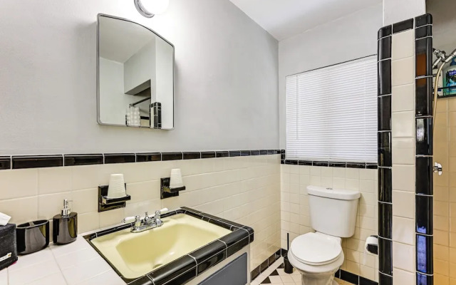 Outdoor Entertainment Area: Clearwater Condo!