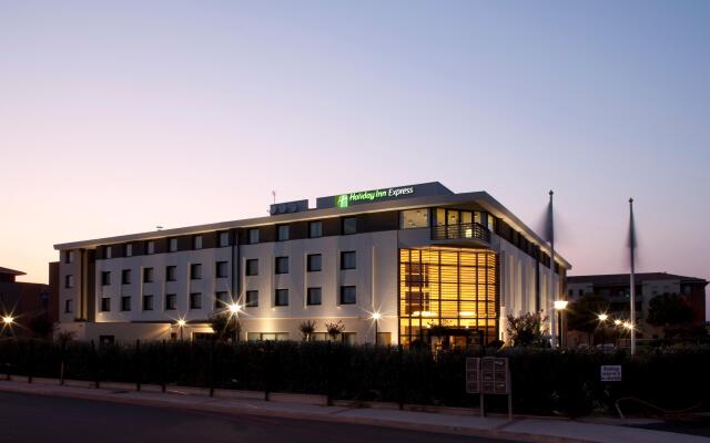 Holiday Inn Express Toulouse Airport, an IHG Hotel