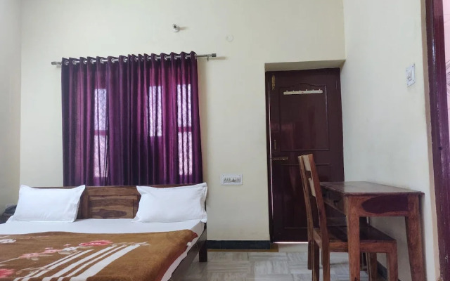 Hotel Leela Nikunj