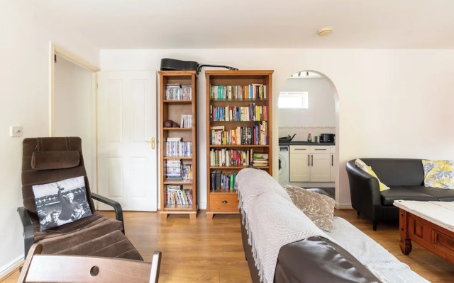 Charming Cosy Coach House in Fishponds, Bristol