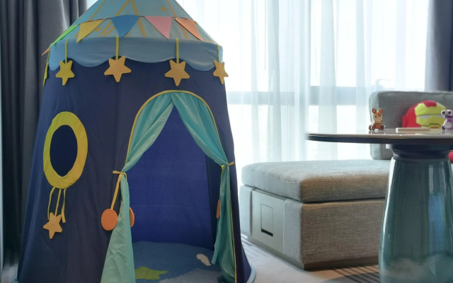 Crowne Plaza Foshan Nanhai-an IHG Hotel-Guangzhou South Railway Station Free Shuttle Bus