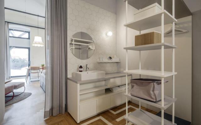 Fox-Box Apt.
