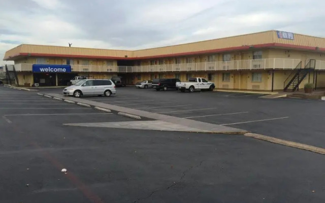 Econo Lodge Central