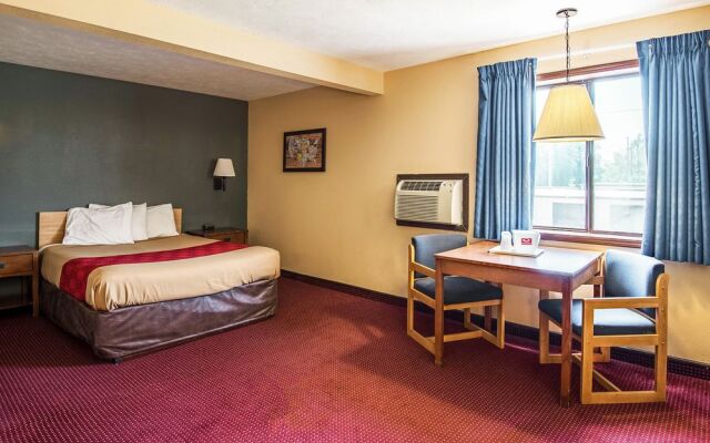 Econo Lodge Junction City I-70 Near Fort Riley