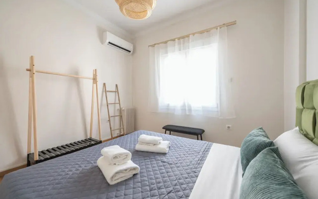 Stylish 2 Bd Urban Retreat Near Panormou