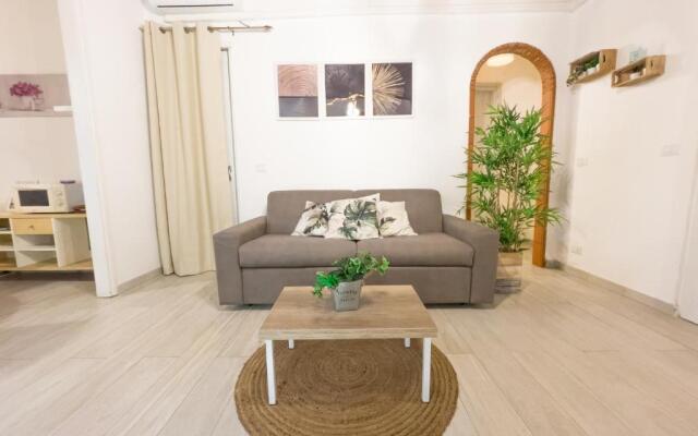 Demetra Seafront Apartment - Parking & Pool