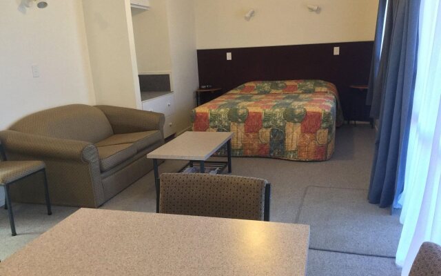 Thornton Lodge Motel