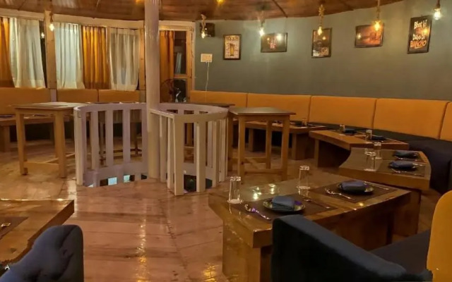 Rooftop Cottages & Restaurant Pangot