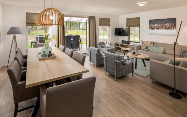 Luxurious Holidayhome With Whirlpool and Sunshower in Nature