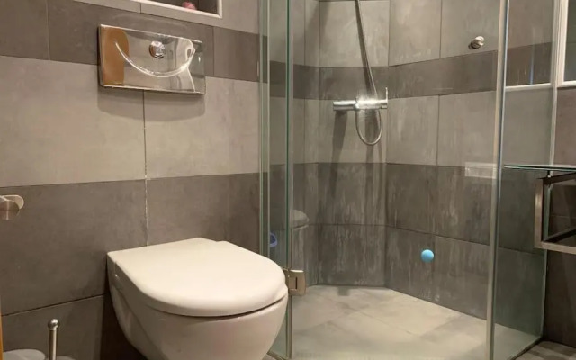 Sliver city next to paradise mall and metro