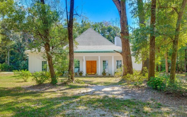 Enchanting Fairhope Cottage: 2 Mi to Town & Pier!