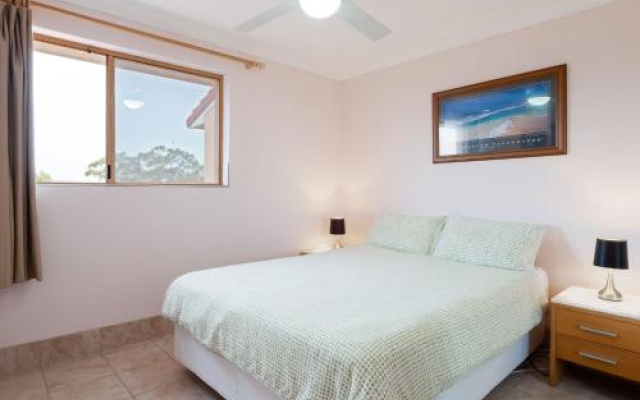 3 'Frangipani', 30 Leonard Avenue - Great Townhouse With Air Con – Guest Rooms – Shoal Bay