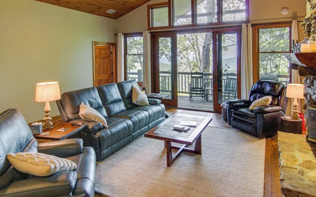Mtn-view Condo w/ Screened Porch in Burnsville! - фото 2