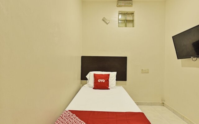 OYO 90806 Rumah Tumpangan Laut Selatan