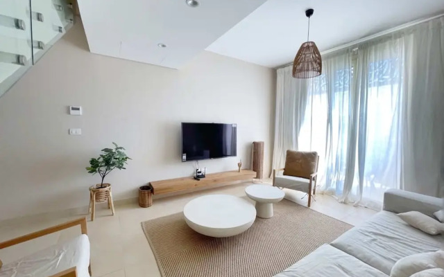 Xuru Stays I Roomy & Relaxed 1bdr @ Mangroovy Free Beach & Pool