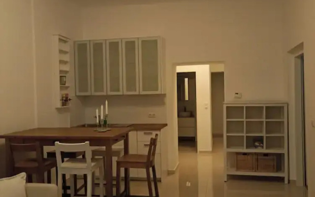 170sqm With Private Garden, 9 Bedrooms, 2 Kitchens