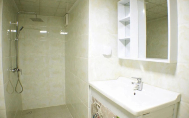 Wanlong Apartment Xiangxue Branch