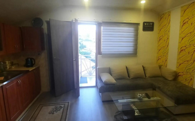 Little house, Mandrina 13