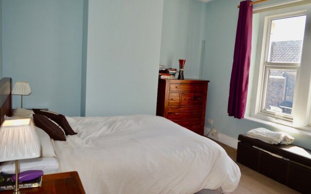 Charming 2 Bedroom House With Terrace