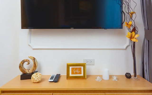 The Aristo Beach Front 713 by Holy Cow