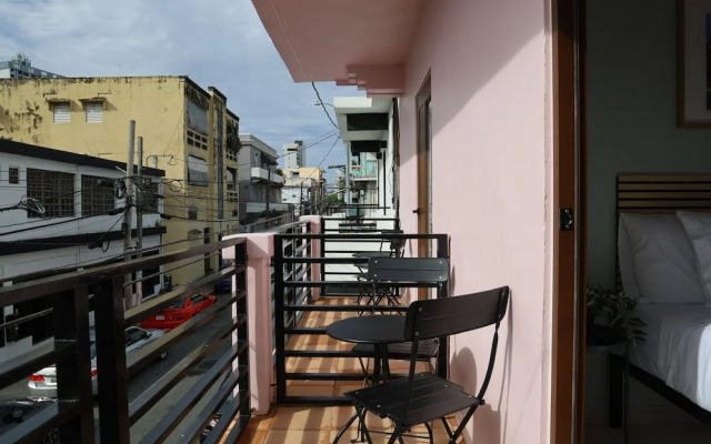 Room 12: Sunlit Balcony Stay Near Calle Cerra