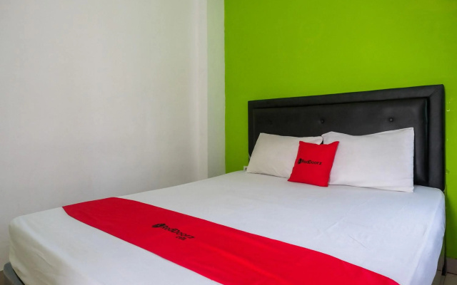 RedDoorz near Hartono Mall Solo