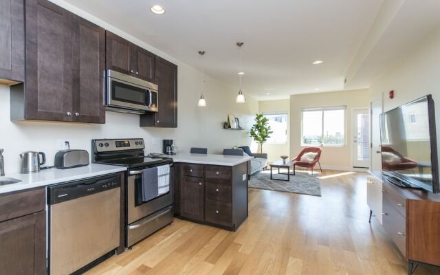 Majestic Nolibs Retreat - Roof Deck and Balcony