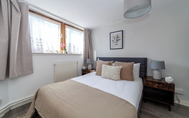 Spacious 4 bed flat in Chelsea