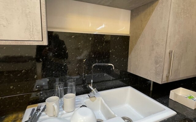 Charming 1-bed Apartment in Wolverhampton