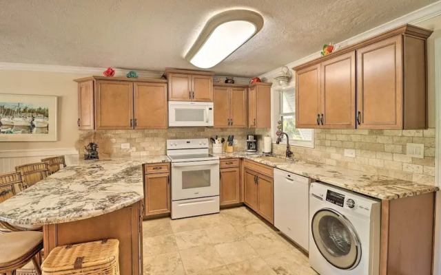 Marathon Vacation Rental With Pool Access!