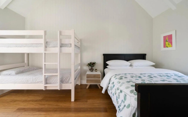 Te Whare Hipi - Martinborough Holiday Home