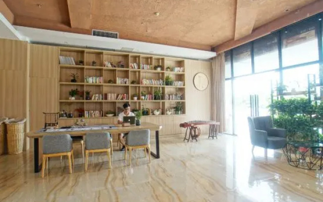 Huaju Hotel (Suzhou Taihu Xukou  subway station shop)