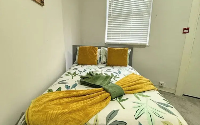 Spacious 6BR Property with Parking