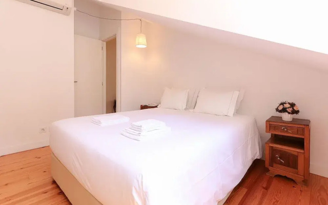 ALTIDO Bright and spacious 2BR Apt w/ terrace, 5 mins from Avenida da Liberdad