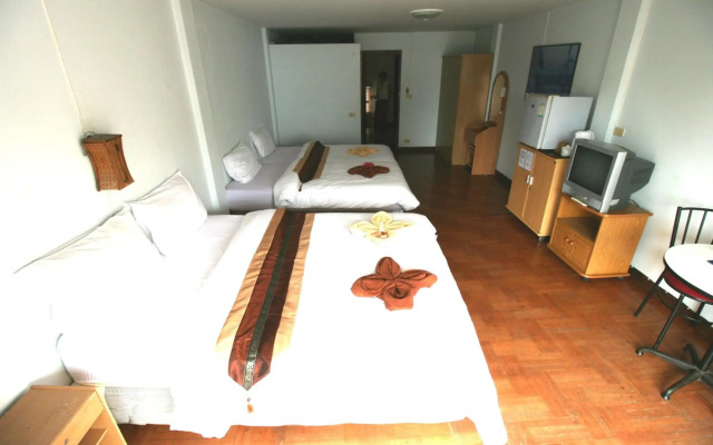 Beachfront Hotel Cha Am