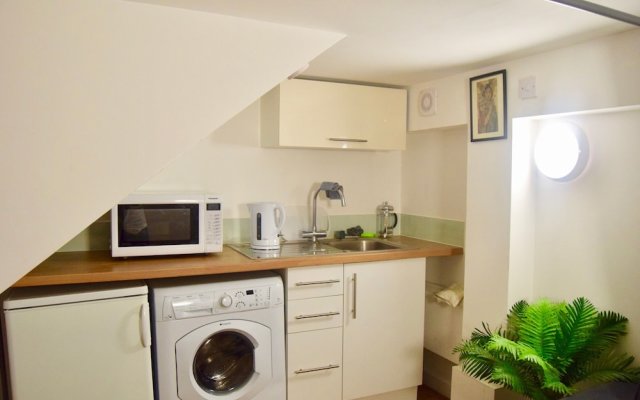 1 Bedroom Shadwell Flat