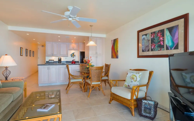 Kahana Reef 402 by RedAwning