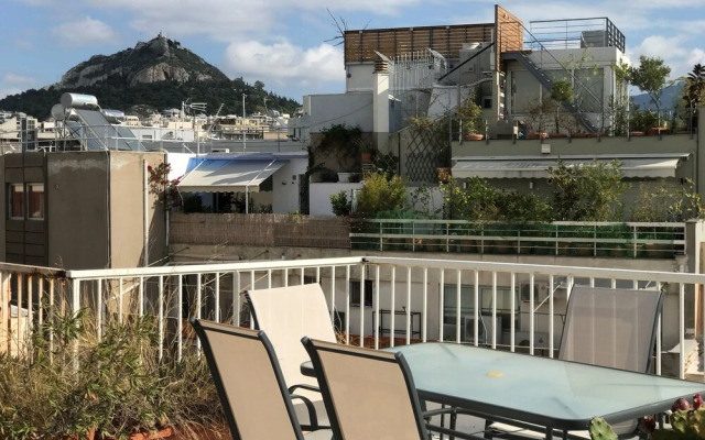 A Gift in the Heart of Monastiraki B