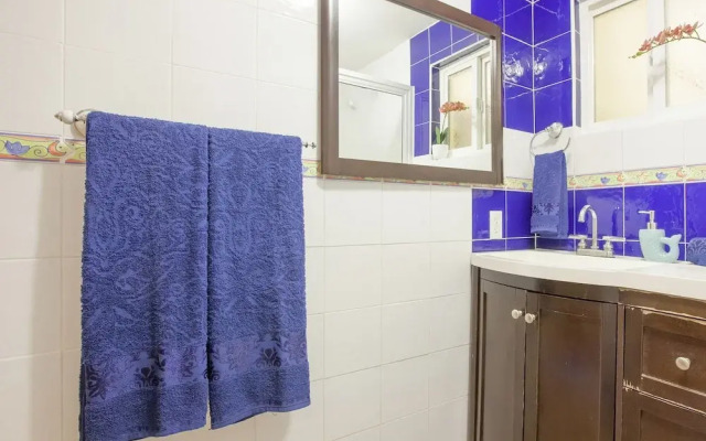 Cozy Stay 2 blocks from the beach