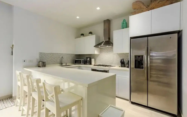 Waykiri Modern Condo 3 Bed 2 Bath Walk to Marriott