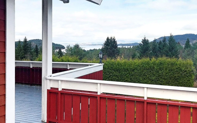 6 Person Holiday Home in Myking